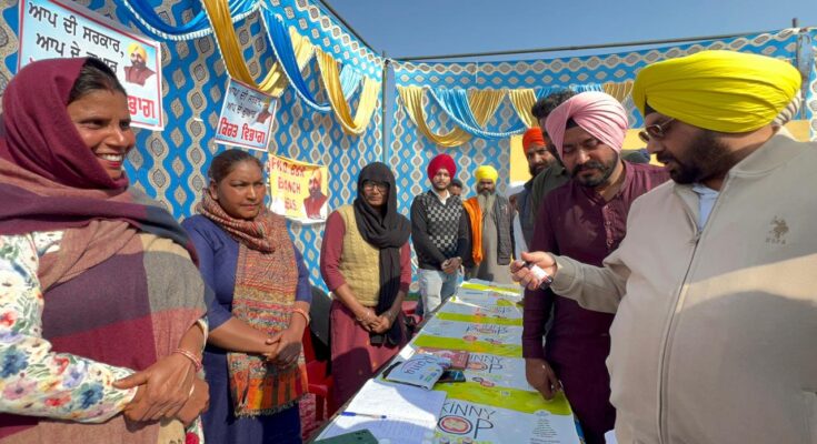 S: Harbhajan Singh ETO Cabinet Minister Punjab inspecting the camp set up at Berianwala village under 'Aap Di Sarkar Aap De Dwar'.