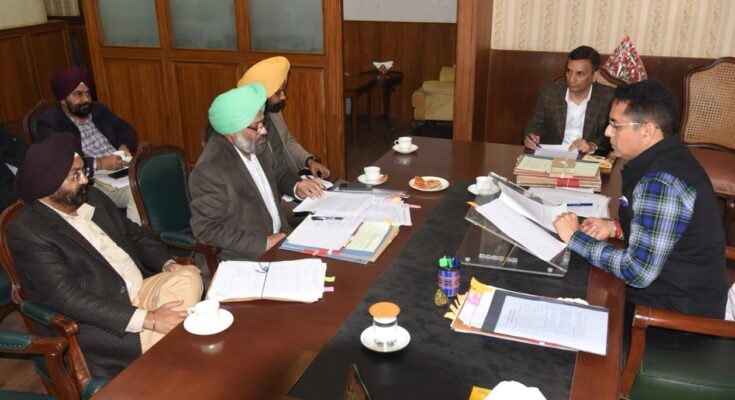 Minister of New and Renewable Energy Sources, Punjab Mr. Aman Arora along with Secretary New and Renewable Energy Sources Mr. Ravi Bhagat during a meeting to review the ongoing projects of the department