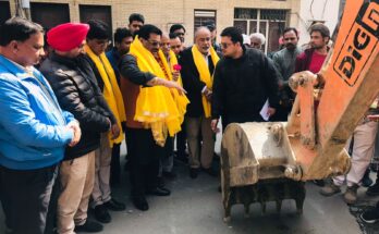 MLA Chaudhary Madan Lal Baga inaugurated the works of laying main sewage pipeline at Farid Nagar under Ward No. 8 (86).