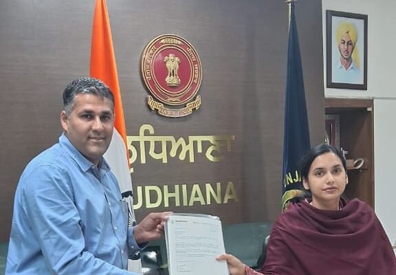 Vardhman Special Steels Senior Manager CSR, Amit Dhawan, handed over the cheque to Deputy Commissioner Sakshi Sawhney to run skill development centres