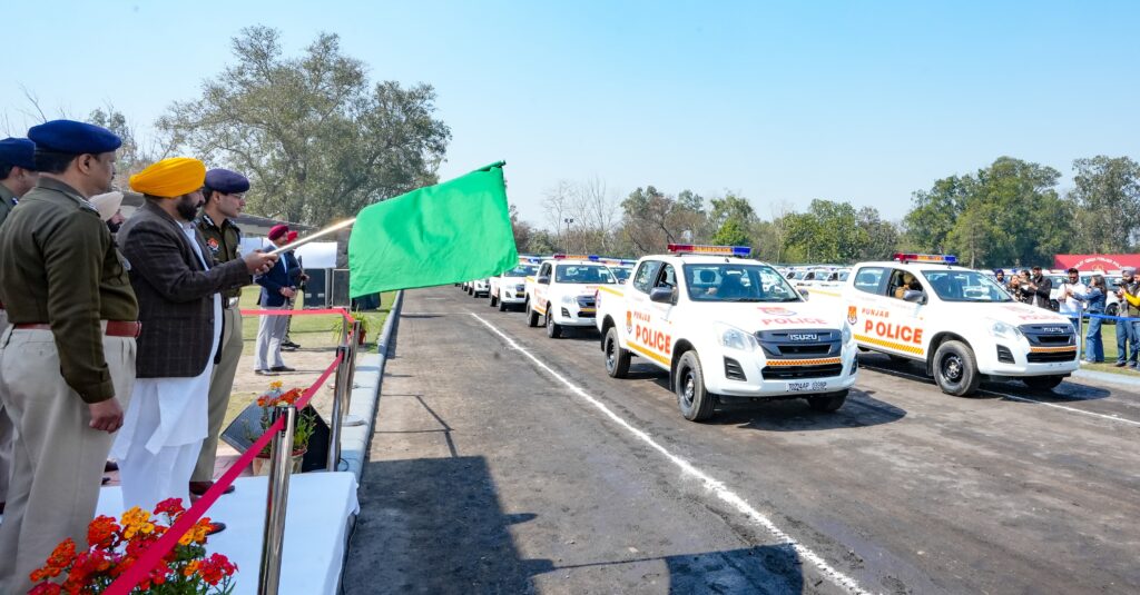 FLAGS OFF 410 HI-TECH NEW VEHICLES FOR SHOS, PUNJAB POLICE