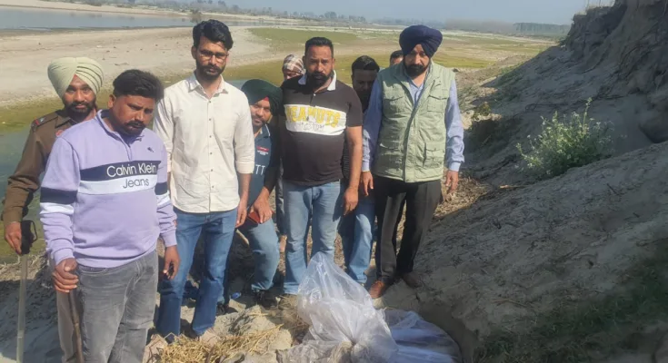 Teams seize 24000 kg Lahan in three villages alongside Sutlej