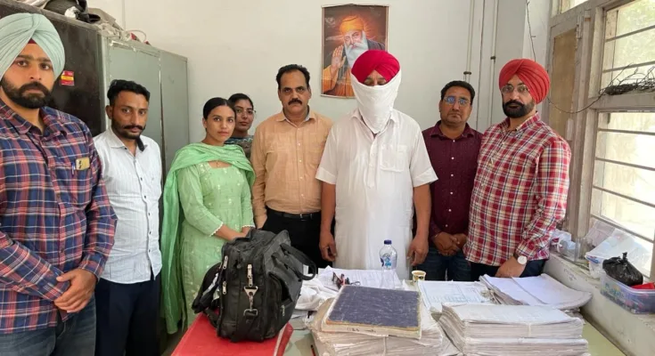 The Punjab Vigilance Bureau (VB) during its anti-corruption campaign, on Tuesday nabbed a revenue Patwari Baljit Singh, posted at Phool, Bathinda district red handed for demanding and accepting a bribe of Rs 4,000.