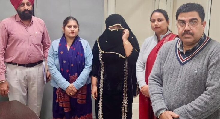 The Punjab Vigilance Bureau (VB), during its ongoing campaign against corruption in the state, has apprehended Senior Assistant Subhdesh Kaur, posted at District Treasury Office, Amritsar for demanding and accepting a bribe of Rs 3000.