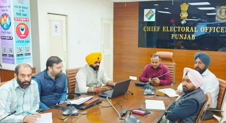 The meeting was attended by Joint CEO Sakkatar Singh Bal, Deputy Director (Social Media) Information and Public Relations Department Manvinder Singh and Social Media experts of the office of CEO.