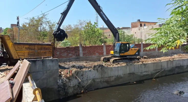 Cleaning and desilting of Buddha Nullah is on war-footing