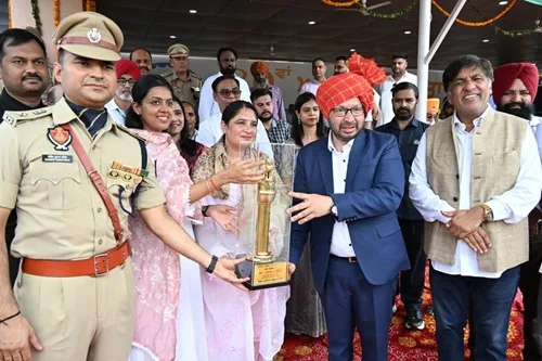 80ਵਾਂ ਆ਼ਜਾਦੀ ਦਿਹਾੜਾ: ਪੰਜਾਬ ਦੇ ਜੇਲ੍ਹਾਂ, ਪ੍ਰਵਾਸੀ  ਭਾਰਤੀ ਅਤੇ ਸੰਸਦੀ ਕਾਜ ਮੰਤਰੀ ਡਾ. ਰਵਜੋਤ ਸਿੰਘ ਨੇ ਹੁਸ਼ਿਆਰਪੁਰ ’ਚ ਲਹਿਰਾਇਆ ਤਿਰੰਗਾ