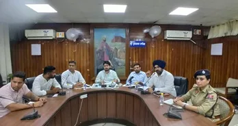 Additional Deputy Commissioner holds meeting to resolve problems of traders