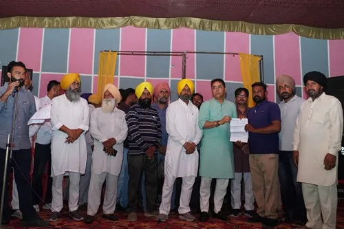ਕੈਬਨਿਟ ਮੰਤਰੀ ਅਮਨ ਅਰੋੜਾ ਨੇ ਸੁਨਾਮ ਹਲਕੇ ਦੇ 40 ਪਿੰਡਾਂ ਦੇ 59 ਵਿਕਾਸ ਕਾਰਜਾਂ ਲਈ 02.60 ਕਰੋੜ ਰੁਪਏ ਦੀਆਂ ਗ੍ਰਾਂਟਾਂ ਦੇ ਚੈੱਕ ਵੰਡੇ