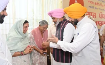 ਕੈਬਨਿਟ ਮੰਤਰੀਆਂ ਹਰਪਾਲ ਸਿੰਘ ਚੀਮਾ ਅਤੇ ਤਰੁਨਪ੍ਰੀਤ ਸਿੰਘ ਸੌਂਦ ਨੇ ਸ਼ਹੀਦ ਮਾਸਟਰ ਕਰਨੈਲ ਸਿੰਘ ਈਸੜੂ ਨੂੰ ਸ਼ਰਧਾ ਦੇ ਫੁੱਲ ਕੀਤੇ ਭੇਂਟ