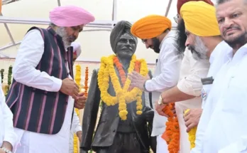 ਕੈਬਨਿਟ ਮੰਤਰੀਆਂ ਹਰਪਾਲ ਸਿੰਘ ਚੀਮਾ ਅਤੇ ਤਰੁਨਪ੍ਰੀਤ ਸਿੰਘ ਸੌਂਦ ਨੇ ਸ਼ਹੀਦ ਮਾਸਟਰ ਕਰਨੈਲ ਸਿੰਘ ਈਸੜੂ ਨੂੰ ਸ਼ਰਧਾ ਦੇ ਫੁੱਲ ਕੀਤੇ ਭੇਂਟ