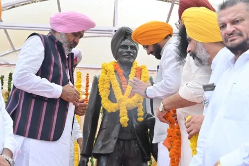 ਕੈਬਨਿਟ ਮੰਤਰੀਆਂ ਹਰਪਾਲ ਸਿੰਘ ਚੀਮਾ ਅਤੇ ਤਰੁਨਪ੍ਰੀਤ ਸਿੰਘ ਸੌਂਦ ਨੇ ਸ਼ਹੀਦ ਮਾਸਟਰ ਕਰਨੈਲ ਸਿੰਘ ਈਸੜੂ ਨੂੰ ਸ਼ਰਧਾ ਦੇ ਫੁੱਲ ਕੀਤੇ ਭੇਂਟ