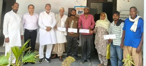 ਖੇਤੀਬਾੜੀ ਹਾਦਸਿਆਂ ਦੇ ਪੀੜਤਾਂ ਨੂੰ 4 ਲੱਖ 20 ਹਜ਼ਾਰ ਰੁਪਏ ਦੀ ਵਿੱਤੀ ਸਹਾਇਤਾ ਦੇ ਚੈੱਕ ਵੰਡੇ