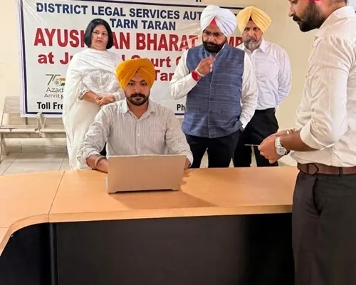 ਜ਼ਿਲ੍ਹਾ ਤੇ ਸੈਸ਼ਨ ਜੱਜ ਦੀ ਅਗਵਾਈ ਹੇਠ ਆਯੁਸ਼ਮਾਨ ਭਾਰਤ ਸਿਹਤ ਬੀਮਾ ਯੋਜਨਾ ਤਹਿਤ ਲਗਾਇਆ ਵਿਸ਼ੇਸ਼ ਕੈਂਪ