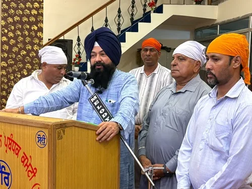 ਪੰਜਾਬ ਰਾਜ ਅਨੁਸੂਚਿਤ ਜਾਤੀਆਂ ਕਮਿਸ਼ਨ ਦੇ ਚੇਅਰਮੈਨ ਜਸਵੀਰ ਸਿੰਘ ਗੜ੍ਹੀ ਸ੍ਰੀ ਗੁਰੂ ਰਵਿਦਾਸ ਮੰਦਿਰ ਵਿਖੇ ਹੋਏ ਨਤਮਸਤਕ