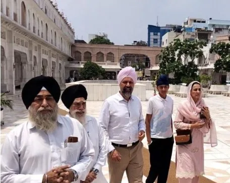 ਬਰਤਾਨੀਆ ਦੇ ਸਿੱਖ ਸੰਸਦ ਮੈਂਬਰ ਅਤੇ ਡਿਫੈਂਸ ਕਮੇਟੀ ਦੇ ਚੇਅਰਮੈਨ ਤਨਮਨਜੀਤ ਸਿੰਘ ਢੇਸੀ ਅੱਜ ਸੱਚਖੰਡ ਸ੍ਰੀ ਹਰਿਮੰਦਰ ਸਾਹਿਬ ਵਿਖੇ ਨਤਮਸਤਕ ਹੋਏ