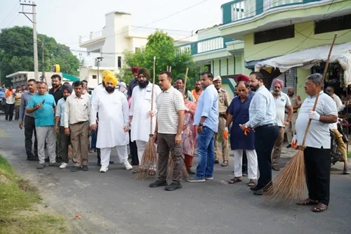 ਭਗਵੰਤ ਮਾਨ ਸਰਕਾਰ ਵੱਲੋਂ ਸੂਬਾ ਪੱਧਰੀ ਸਫ਼ਾਈ ਮੁਹਿੰਮ ਦੀ ਸ਼ੁਰੂਆਤ,ਮੰਤਰੀਆਂ, ਵਿਧਾਇਕਾਂ, ਮੇਅਰਾਂ ਅਤੇ ਕੌਂਸਲਰਾਂ ਨੇ ਸੂਬੇ ਭਰ ਵਿੱਚ ਸੰਭਾਲੀ ਕਮਾਨ
