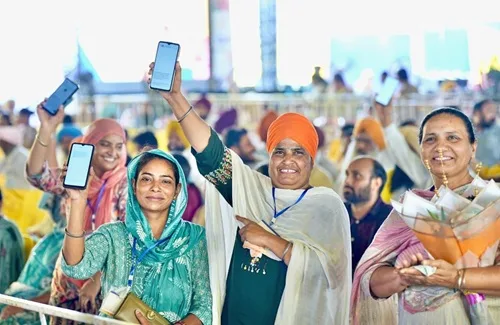 ਰੱਖੜੀ ਦੇ ਤਿਉਹਾਰ 'ਤੇ ਭਗਵੰਤ ਸਿੰਘ ਮਾਨ ਨੇ ਨਿਭਾਇਆ ‘ਭਰਾ’ ਦਾ ਫ਼ਰਜ਼, 1.37 ਲੱਖ ਸਤਿਕਾਰ ਸਖੀਆਂ ਦੇ ਖਾਤੇ 'ਚ ਪਾਈ ਸਨਮਾਨ ਰਾਸ਼ੀ
