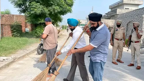 ਵਿਧਾਇਕ ਗੁਰਦੀਪ ਸਿੰਘ ਰੰਧਾਵਾ ਦੀ ਅਗਵਾਈ ਵਿੱਚ 'ਮਿਸ਼ਨ ਕਲੀਨ ਮੁਹਿੰਮ' ਜਾਰੀ