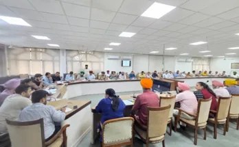 ਵਿਧਾਇਕ ਡਾ. ਇਸ਼ਾਂਕ ਕੁਮਾਰ ਨੇ ਵਿਕਾਸ ਕਾਰਜਾਂ ਤੇ ਭਲਾਈ ਸਕੀਮਾਂ ਦੀ ਕੀਤੀ ਸਮੀਖਿਆ