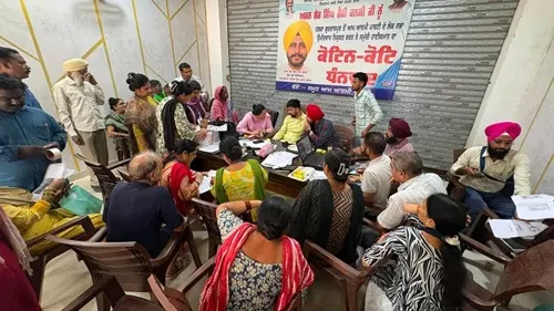 ਵਿਧਾਇਕ ਸ਼ੈਰੀ ਕਲਸੀ ਦੀ ਅਗਵਾਈ ਵਿੱਚ ਲੋਕਾਂ ਦੀ ਸਹੂਲਤ ਲਈ ਲੱਗਾ ਵਿਸ਼ੇਸ਼ ਕੈਂਪ, ਲੋੜਵੰਦ ਲੋਕਾਂ ਦੇ ਰਾਸ਼ਨ ਕਾਰਡ ਦੇ ਫਾਰਮ ਭਰੇ ਗਏ
