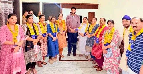 ਵਿਧਾਇਕ ਸ਼ੈਰੀ ਕਲਸੀ ਨੇ ਭਾਜਪਾ ਦੇ ਕਈ ਪਰਿਵਾਰਾਂ ਦਾ ਆਮ ਆਦਮੀ ਵਿੱਚ ਸ਼ਾਮਿਲ ਹੋਣ 'ਤੇ ਸਵਾਗਤ ਕਰਦਿਆਂ ਕਿਹਾ 'ਜੀ ਆਇਆਂ ਨੂੰ'