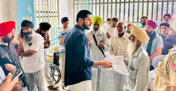 ਵਿਧਾਇਕ ਸ਼ੈਰੀ ਕਲਸੀ ਨੇ ਲੋਕ ਮਿਲਣੀ ਦੌਰਾਨ ਮੁਸ਼ਕਿਲਾਂ ਸੁਣ ਕੇ ਕੀਤੀਆਂ ਹੱਲ