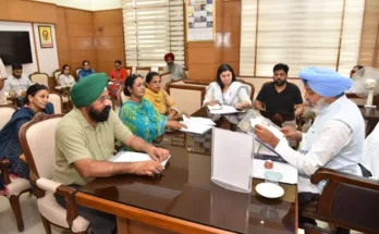 ਵਿੱਤ ਮੰਤਰੀ ਹਰਪਾਲ ਸਿੰਘ ਚੀਮਾ ਵੱਲੋਂ ਸਿਹਤ ਵਿਭਾਗ ਨੂੰ ਠੇਕਾ ਆਧਾਰਿਤ ਮਲਟੀਪਰਪਜ਼ ਹੈਲਥ ਵਰਕਰਾਂ ਨੂੰ ਪ੍ਰਤੀ ਟੀਕਾਕਰਨ ਸੈਸ਼ਨ 525 ਰੁਪਏ ਦਾ ਪ੍ਰੋਤਸਾਹਨ ਭੱਤਾ ਦੇਣ ਦੇ ਨਿਰਦੇਸ਼