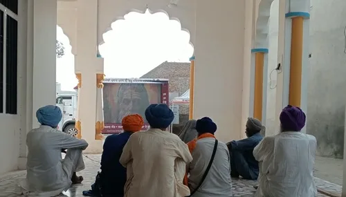 ਸ੍ਰੀ ਗੁਰੂ ਰਵਿਦਾਸ ਜੀ ਦੇ 650ਵੇਂ ਪ੍ਰਕਾਸ਼ ਪੁਰਬ ਨੂੰ ਸਮਰਪਿਤ ਜਾਗਰੂਕਤਾ ਮੁਹਿੰਮ ਤਹਿਤ ਲੰਬੀ ਹਲਕੇ ਦੇ ਵੱਖ-ਵੱਖ ਪਿੰਡਾਂ ’ਚ ਪੁੱਜੀ ਪ੍ਰਚਾਰ ਵੈਨ