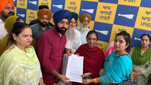 ਹਲਕਾ ਇੰਚਾਰਜ ਫਤਿਹਗੜ੍ਹ ਚੂੜੀਆਂ ਜੋਬਨ ਰੰਧਾਵਾ ਨੇ ਆਂਗਣਵਾੜੀ ਹੈਲਪਰਾਂ ਨੂੰ ਨਿਯੁਕਤੀ ਪੱਤਰ ਵੰਡੇ