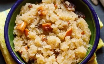 Hot, grainy and delicious semolina halwa at home