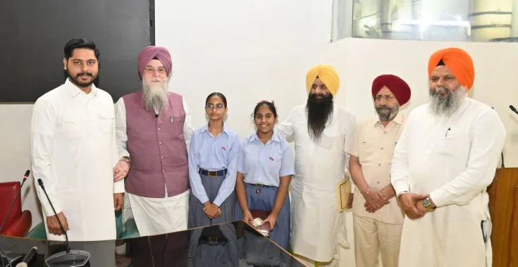 Punjab Vidhan Sabha Speaker Kultar Singh Sandhwan interacts with school students; advises them to understand politics and set goals for life