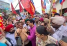 Aman Arora said, “These are all my brothers, no barricades will be erected, no water cannons will be used; I will sit down and resolve the issue myself.”