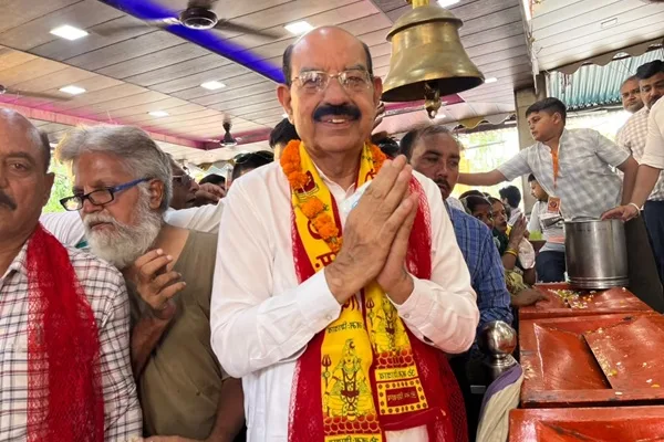 Cabinet Minister Mohinder Bhagat paid obeisance at Shri Sidh Baba Sodhal Temple