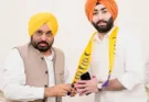 Chief Minister Bhagwant Mann welcomes former MLA Ravinder Singh Brahmpura and his supporters to AAP