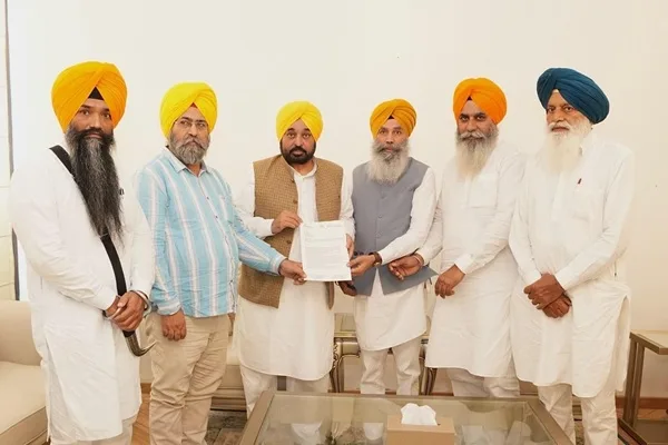 A delegation of Shiromani Akali Dal (Punar Surjit) met Chief Minister Bhagwant Singh Mann regarding the demand for an SIT investigation.