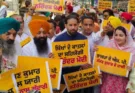 ਅੰਮ੍ਰਿਤਸਰ ਵਿੱਚ ਆਪ ਦਾ ਪ੍ਰਦਰਸ਼ਨ,ਭਾਜਪਾ ਸੰਸਦ ਮੈਂਬਰ ਤਰੁਣ ਚੁੱਘ ਦੇ ਘਰ ਦੇ ਬਾਹਰ ਲਗਾਏ ਨਾਅਰੇ
