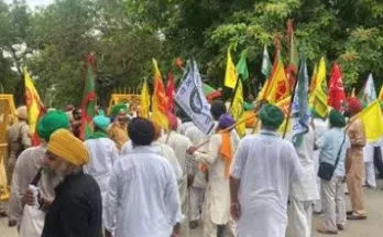 ਪੰਜਾਬ ਦੇ ਕਿਸਾਨਾਂ ਨੇ ਆਪਣੀਆਂ ਲਟਕਦੀਆਂ ਮੰਗਾਂ ਨੂੰ ਲੈ ਕੇ ਇੱਕ ਵਾਰ ਫਿਰ ਚੰਡੀਗੜ੍ਹ ਸਰਹੱਦ 'ਤੇ ਅੰਦੋਲਨ ਤੇਜ਼ ਕਰ ਦਿੱਤਾ ਹੈ