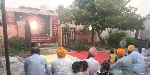 ਪੰਜੋਲੀ ਤੇ ਮਲਕਪੁਰ ਨਵੀਂ ਆਬਾਦੀ ਵਿਖੇ ਡਾਕੂਮੈਂਟਰੀ ਸ਼ੋਅ ਰਾਹੀਂ ਗੁਰੂ ਰਵਿਦਾਸ ਜੀ ਦਾ ਸਮਾਨਤਾ ਤੇ ਮਨੁੱਖਤਾ ਦਾ ਸੰਦੇਸ਼ ਲੋਕਾਂ ਤੱਕ ਪਹੁੰਚਾਇਆ