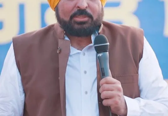 ਭਾਜਪਾ ਦੀ ਅਗਵਾਈ ਵਾਲੀ ਕੇਂਦਰ ਸਰਕਾਰ ਪੰਜਾਬ ਅਤੇ ਤਿੰਨ ਕਰੋੜ ਪੰਜਾਬੀਆਂ ਦੀ ਪਿੱਠ ਵਿੱਚ ਛੁਰਾ ਮਾਰ ਰਹੀ ਹੈ