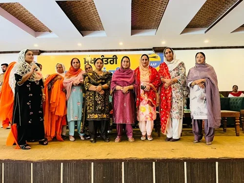 ਮਾਵਾਂ-ਧੀਆਂ ਸਤਿਕਾਰ ਯੋਜਨਾ ਦੀਆਂ ‘ਸਖੀਆਂ’ ਦਾ ਵਿਧਾਇਕਾ ਨਰਿੰਦਰ ਕੌਰ ਭਰਾਜ ਵੱਲੋਂ ਸਨਮਾਨ