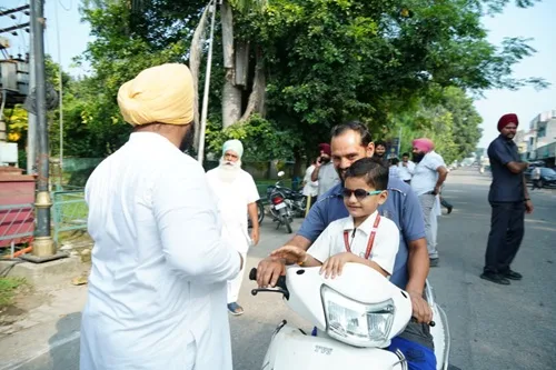 ਸਥਾਨਕ ਸਰਕਾਰਾਂ ਮੰਤਰੀ ਹਰਜੋਤ ਬੈਂਸ ਵੱਲੋਂ ਰੇਲਵੇ ਰੋਡ ਵਾਰਡ ਨੰਬਰ 14 ਵਿੱਚ ਸਫਾਈ ਦਾ ਲਿਆ ਜਾਇਜ਼ਾ