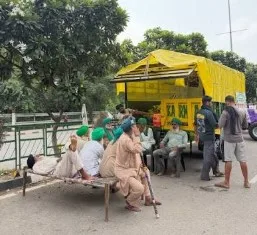 ਸੰਯੁਕਤ ਕਿਸਾਨ ਮੋਰਚੇ ਦੇ ਸੱਦੇ 'ਤੇ ਮੋਹਾਲੀ-ਚੰਡੀਗੜ੍ਹ ਸਰਹੱਦ 'ਤੇ ਕਿਸਾਨਾਂ ਦਾ ਅੰਦੋਲਨ ਲਗਾਤਾਰ ਵਧ ਰਿਹਾ ਹੈ