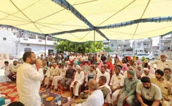 Fazilka MLA S. Narinderpal Singh Sawna held public meetings in various villages and wards of Fazilka.