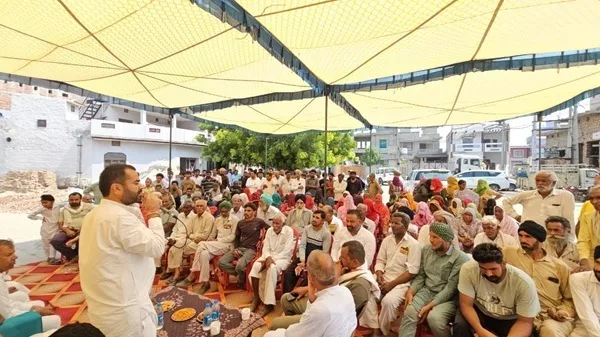 Fazilka MLA S. Narinderpal Singh Sawna held public meetings in various villages and wards of Fazilka.