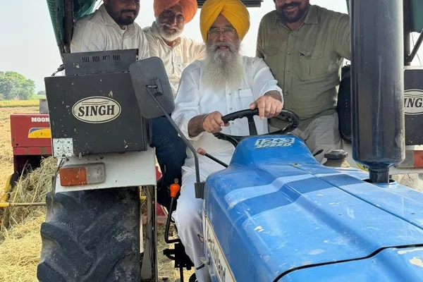 Gurmeet Singh Khudian made bales of stubble in the fields of Gurdaspur and appealed to the farmers of Punjab not to burn stubble.