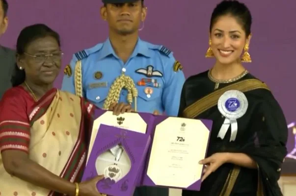 Kartik-Yami received the award from the President for outstanding acting at the 72nd National Film Awards