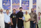 MLA Ishank Kumar handed over cards to the beneficiaries of the Chief Minister's Health Insurance Scheme