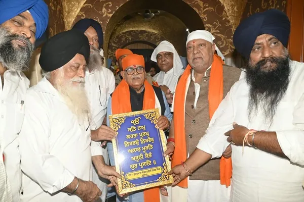 Punjab Governor Gulab Chand Kataria paid obeisance at Shri Sidh Baba Sodhal Temple
