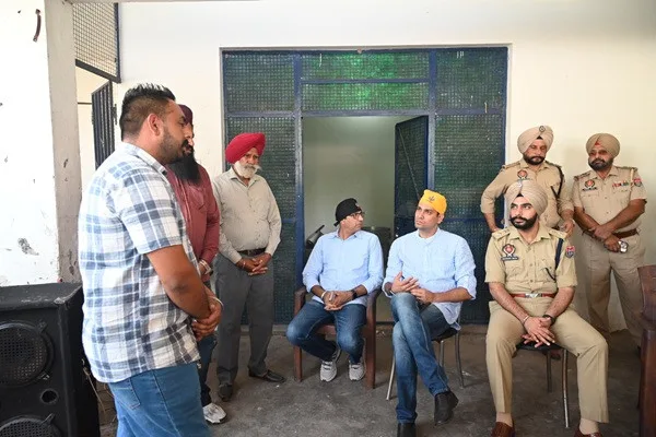 Administration and police hold public meeting in Solakhian village to turn war against drugs into a people's movement